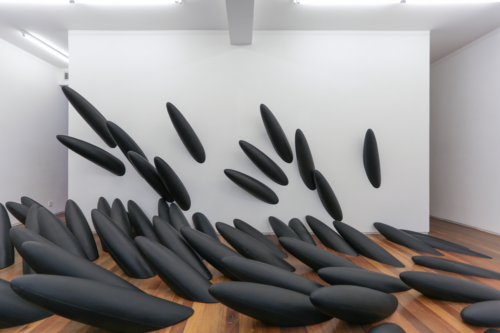 枯山水 — 形态从地面延伸至墙面