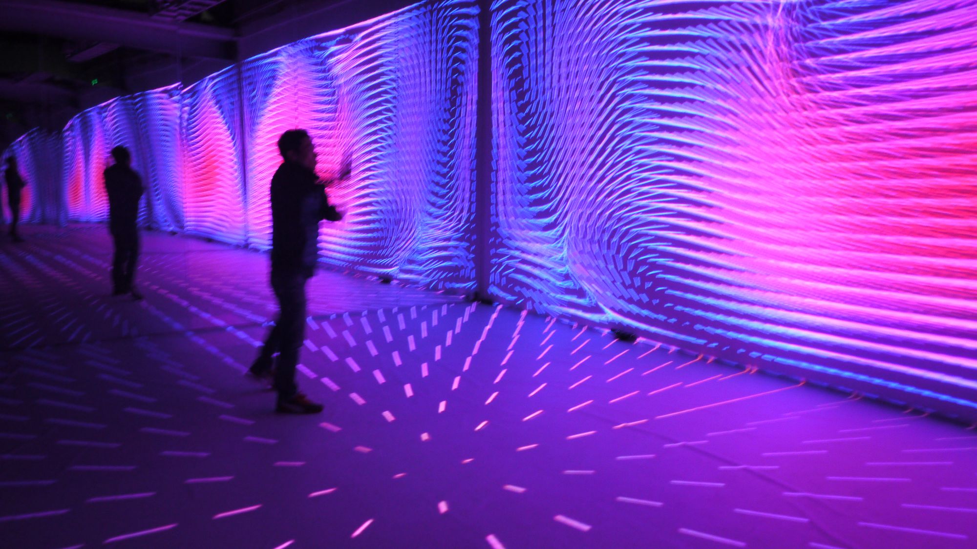 能量场 — 波纹投影空间