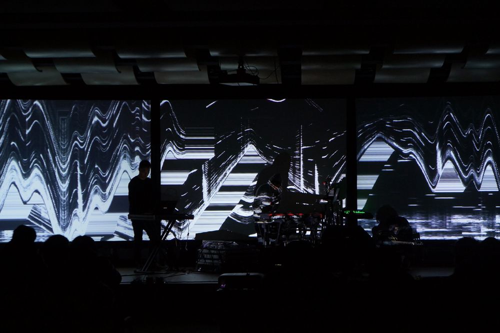 InterSpace — 波动振荡