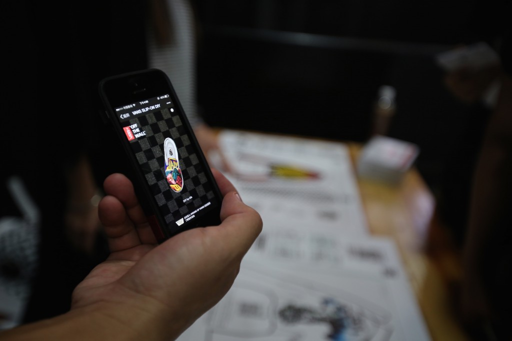 手机中的3D鞋体预览