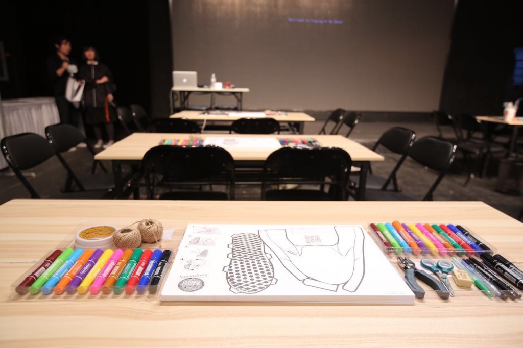 工作坊现场 — 桌面布置